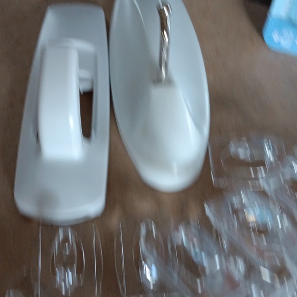 Command plastic hooks - Picture 4 of 10